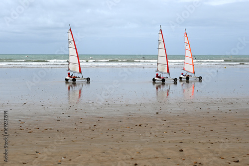 Chars à voile à marée basse