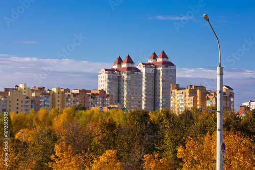 Canvas Print Cityscape on a sunny day, modern buildings and houses