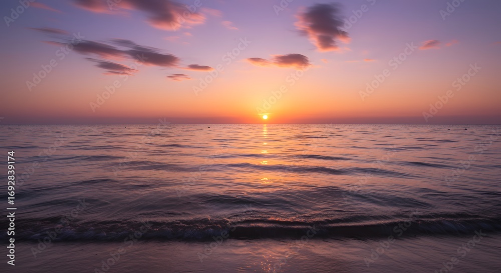 Obraz premium Sunset over calm ocean