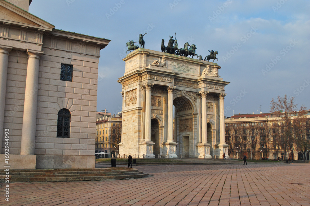 Obraz premium triumphal arch in Milan