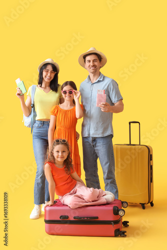 Family of tourists with pas...
