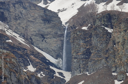 panoramic view of beautiful sagoo waterfall and surrounding snowy alpine  landscape at marhi near rohtang pass, manali in himachal pradesh in india