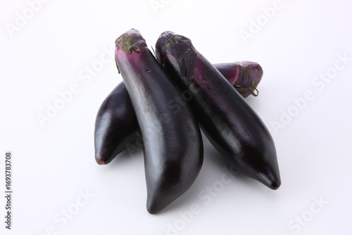 Wallpaper Mural ３本のナス　白バック Torontodigital.ca