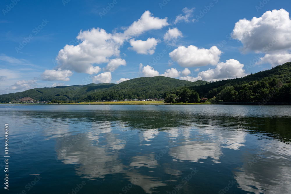 Fototapeta premium 湖畔のキャンプ場 木崎湖