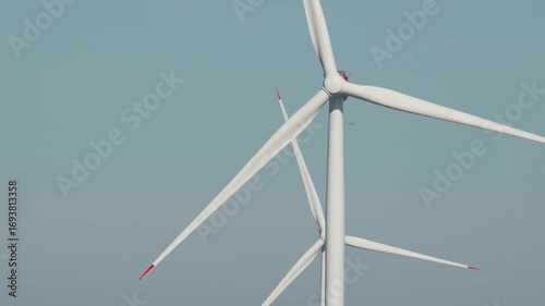 北海道石狩　洋上風力発電の風車