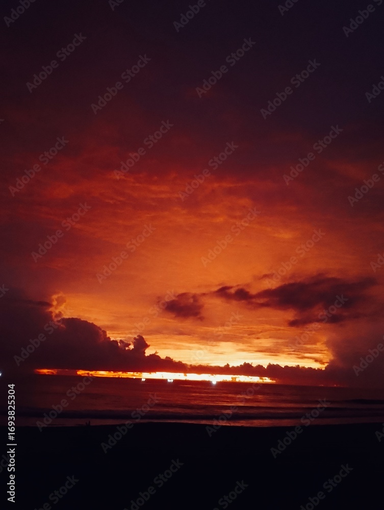 Fototapeta premium sunset over the sea