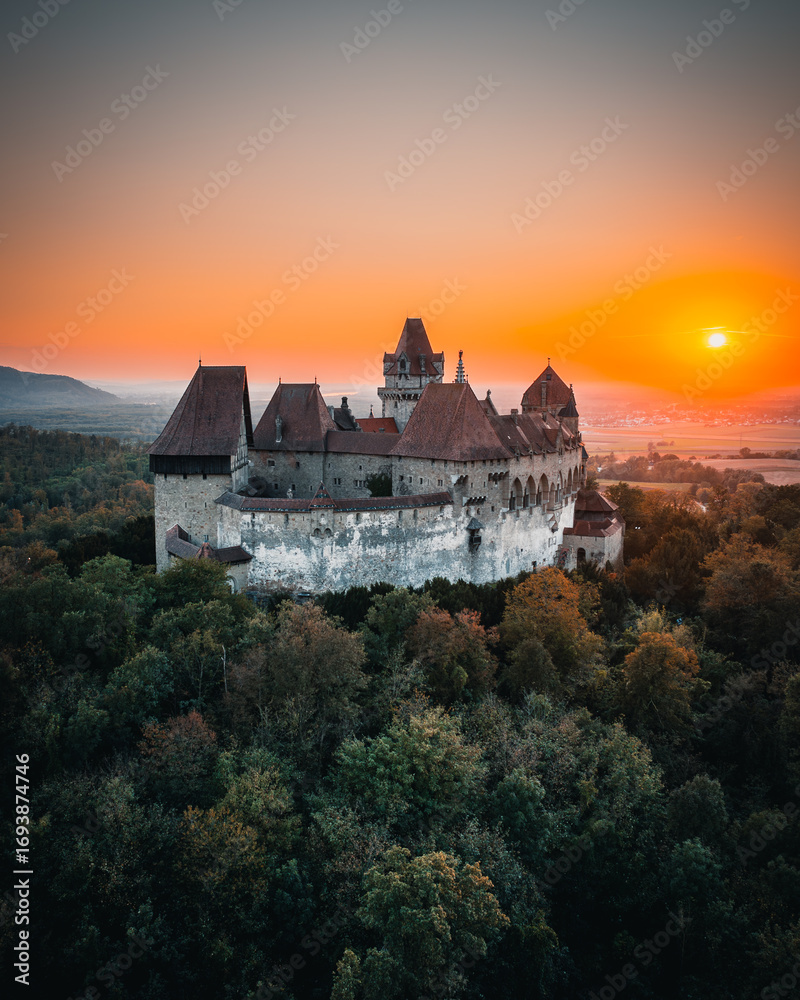 Obraz premium Castle Kreuzenstein in Austria in Autumn at Sunset