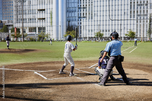都内で開催される少年野球の試合（顔なし）