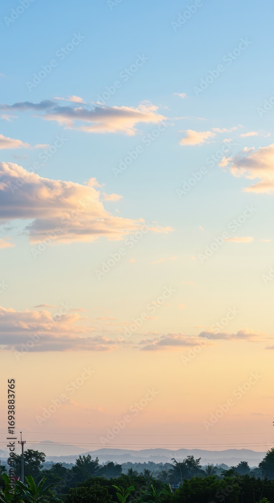 Naklejka premium Sky and Horizon at Sunset: A breathtaking view of the twilight sky over a tranquil landscape, captured as the sun dips below the horizon, offering a symphony of pastel hues. 