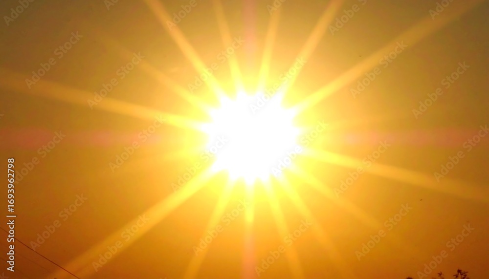 Obraz premium Bright sunburst at sunset