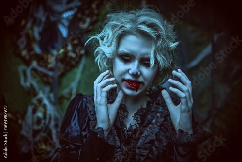 Cuadro en lienzo bloodthirsty vampire girl