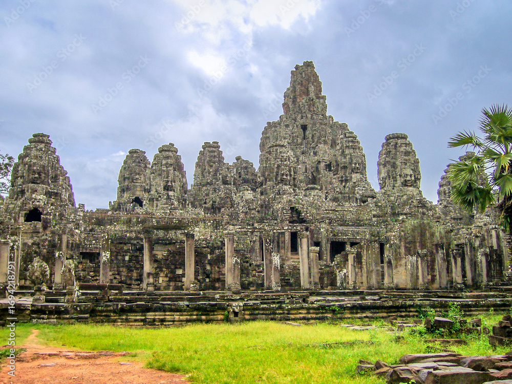Naklejka premium Mysterious and Enchanting Angkor Wat