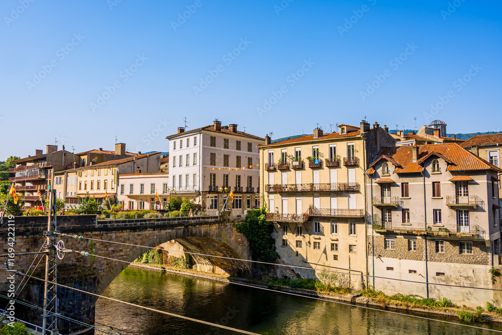 Fototapeta premium Vue sur la ville de Foix dans les Pyrénées en France
