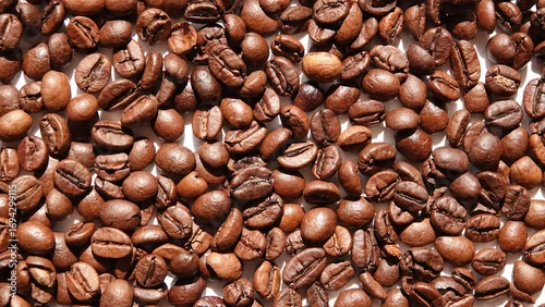 Panel kuchenny z motywem Brązowe ziarna kawy na białym tle