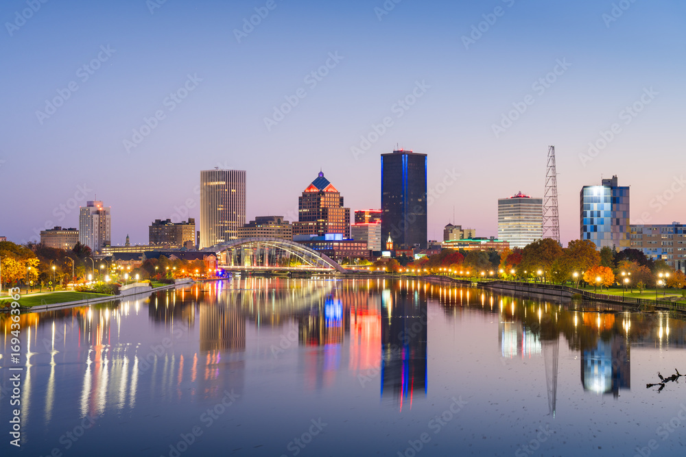 Fototapeta premium Rochester, New York, USA Skyline on the Genese River at Twilght
