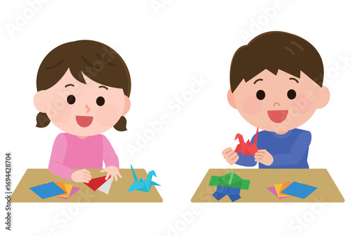 折り紙を折る笑顔の男の子と女の子　イラスト