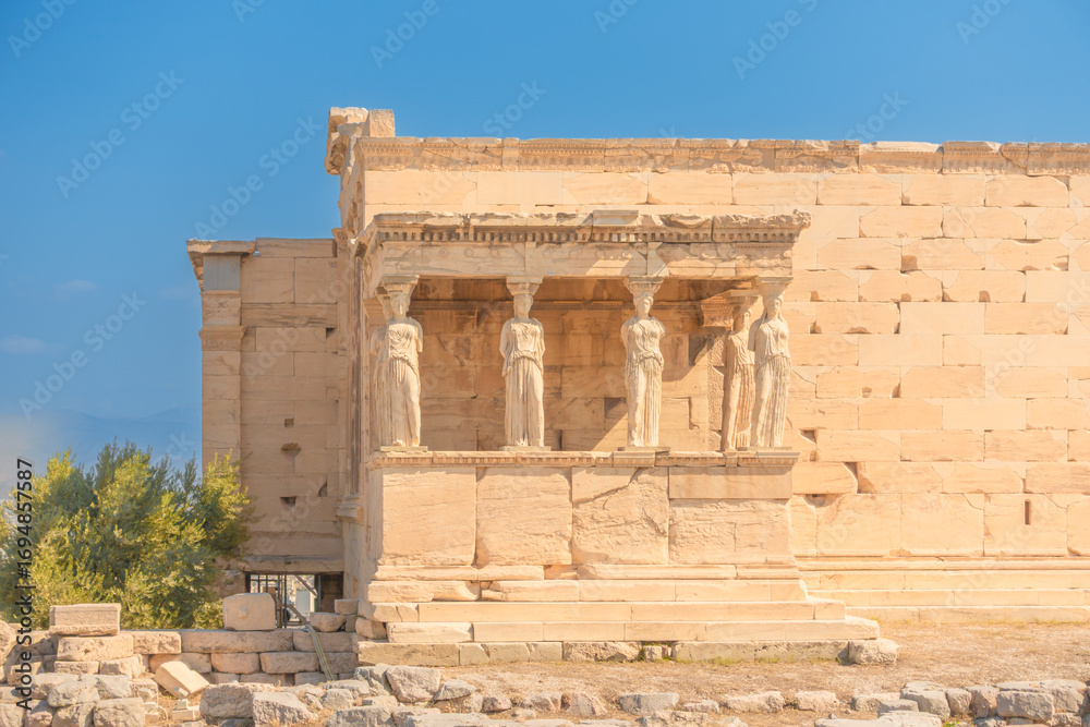 Obraz premium L'Érechthéion, vestiges du site de l'Acropole, à Athènes en Grèce.