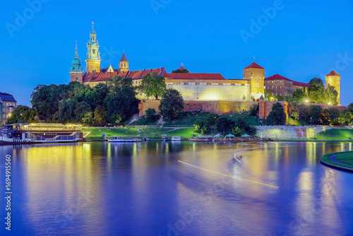 Die Wawel-Burg in Krakau am Abend