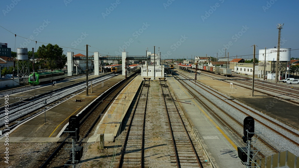 Fototapeta premium Gleise am Bahnknoten Entroncamento, Portugal