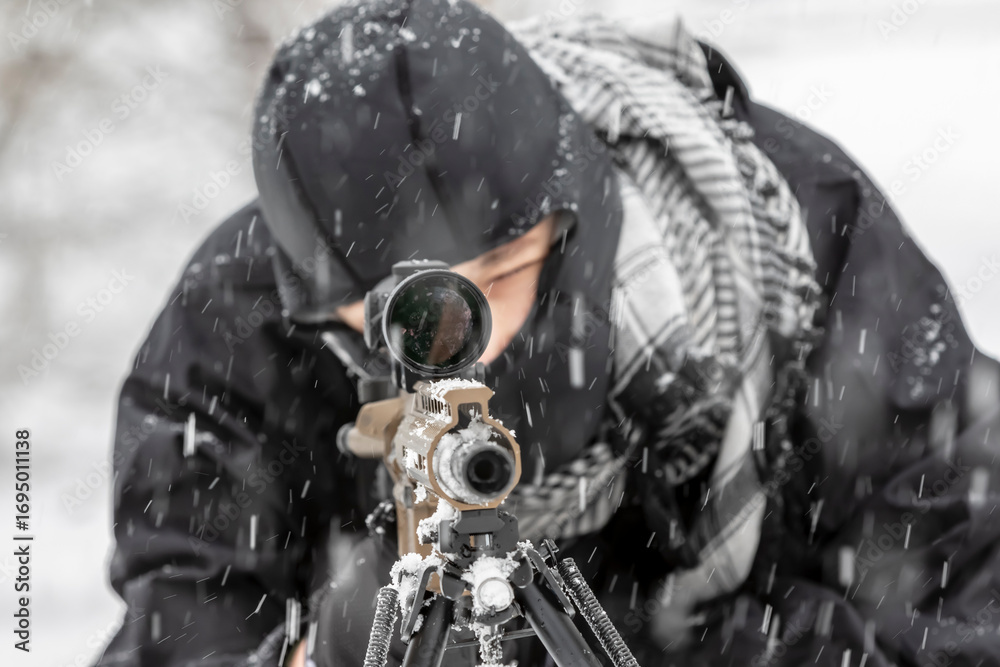 Fototapeta premium Soldier’s Resolve: Training with Precision in a Winter Storm