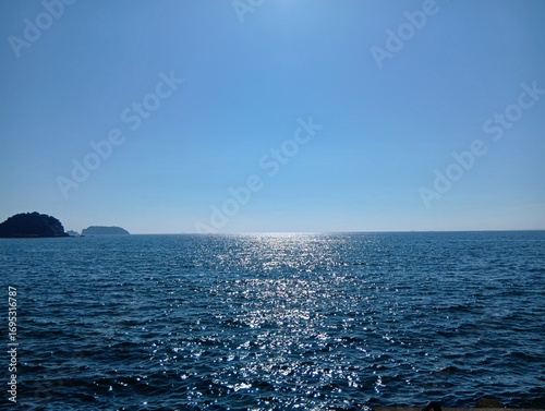 輝く海