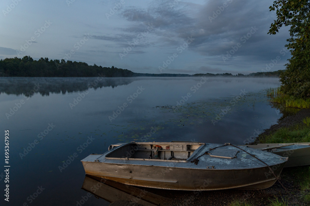 Obraz premium boat on the lake