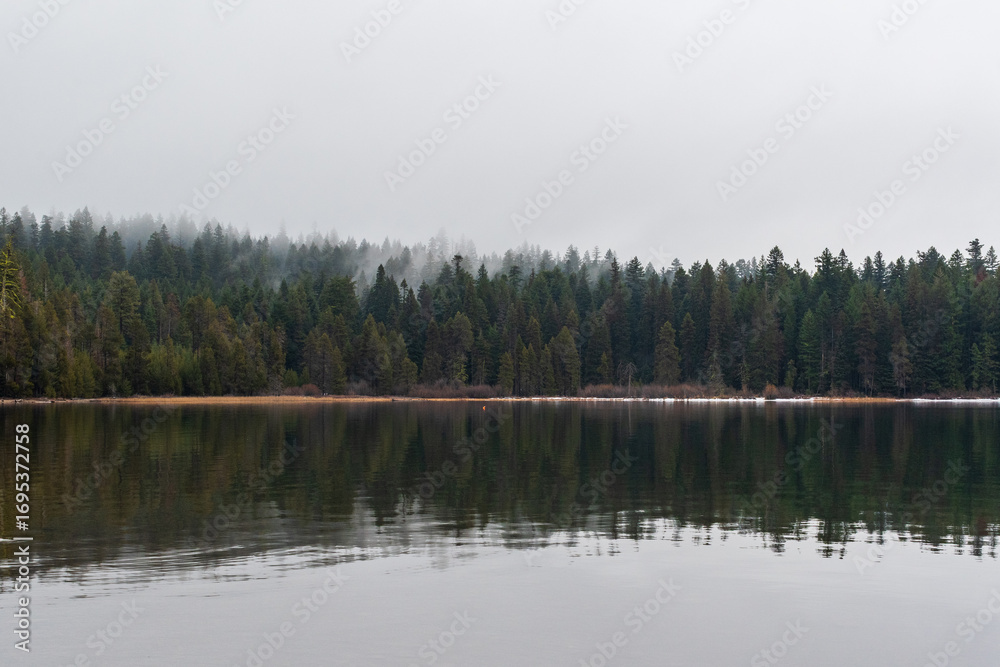 Fototapeta premium Foggy afternoon on Lake of the Woods, Oregon, USA.