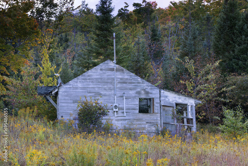 фотографія Dilapidated and deteriorated abandoned old house in the woods of rural Ontario C