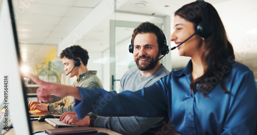 Fotografía Contact center, training and happy team on computer for help, feedback or quality assurance