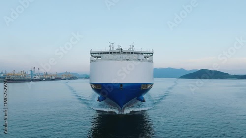 Front aerial view of a large car carrier transport ship cruising on the sea. 바다 위를 항해하는 대형 자동차 운반선.