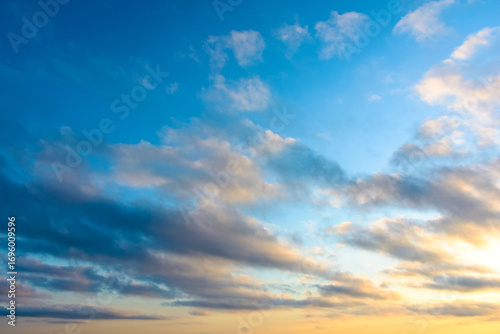Tableau sur toile blue sky background with clouds