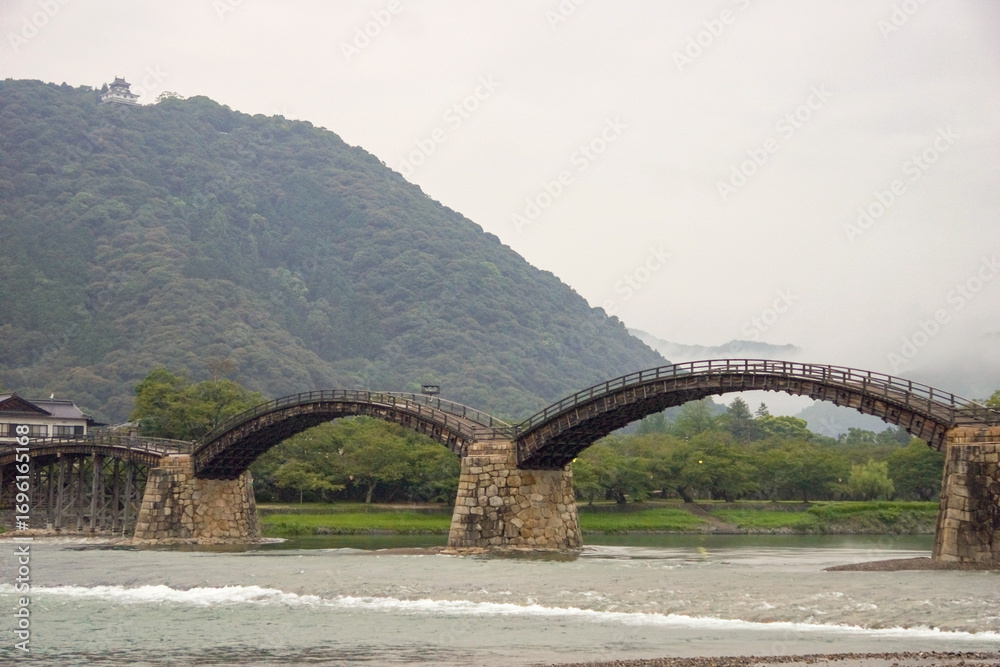 Fototapeta premium 早朝の錦帯橋