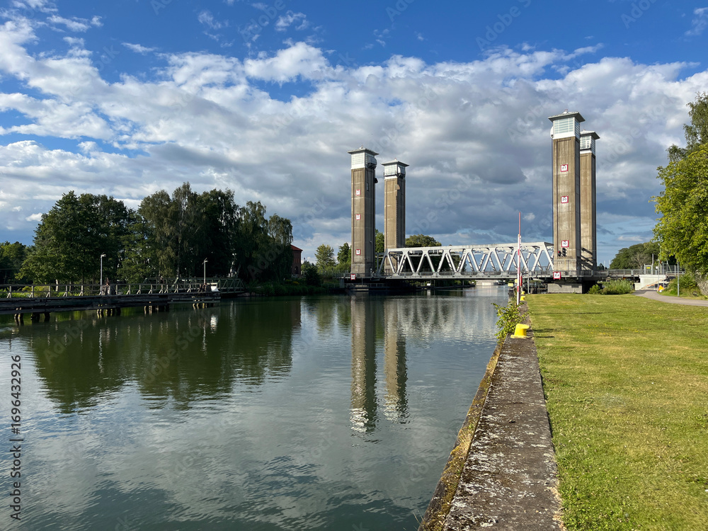 Obraz premium Trollhattan Railway Bridge Crossing the Gota River in Sweden