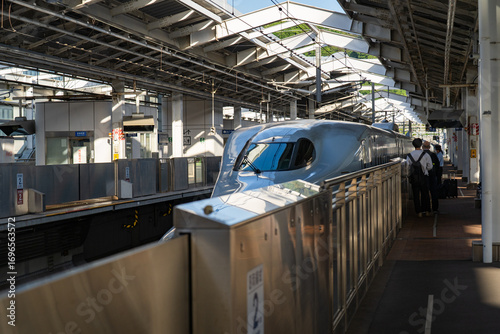 九州と本州を結ぶ高速鉄道(鹿児島中央駅)