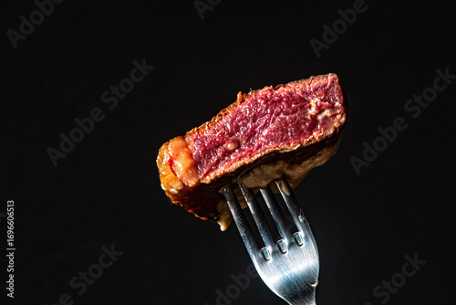 Picanha ao ponto feita na churrasqueira servida como aperitivo