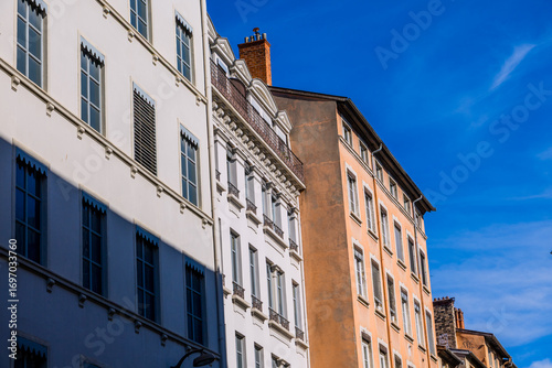 Wallpaper Mural Dans les rues de Lyon en France Torontodigital.ca