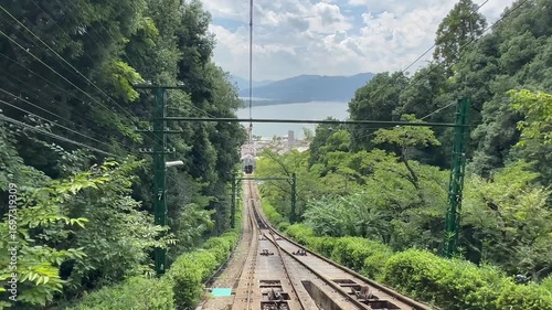 日本の絶景、天橋立の壮大な景観と四季折々の風景を収めた動画