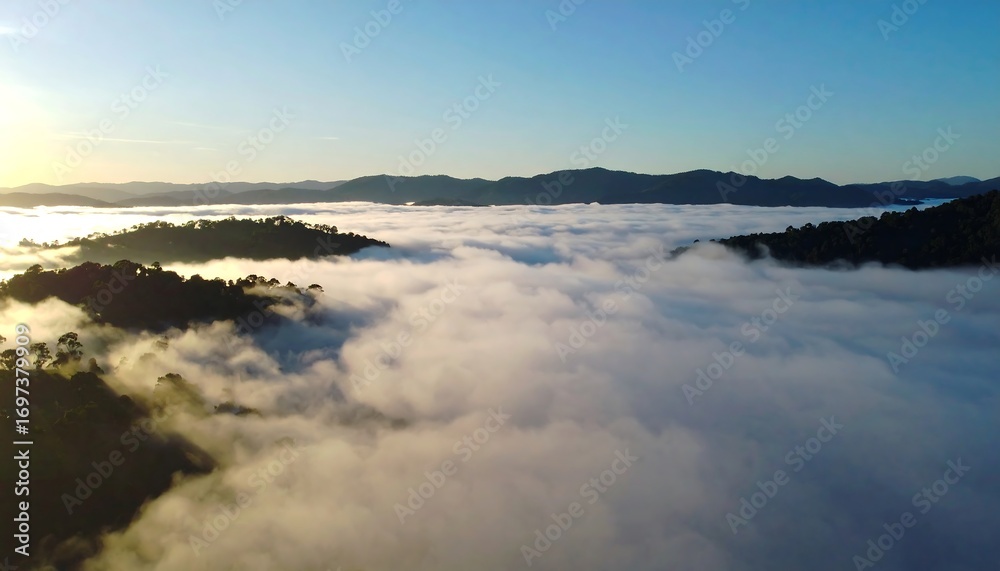 Obraz premium Misty mountain sunrise (3)