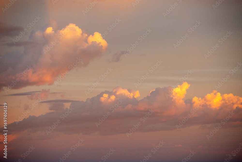 Fototapeta premium Sublime orange clouds in Wyoming sunset