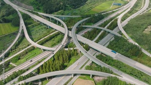 Aerial view of highway junction with traffic on the road. 고속도로 교차로.