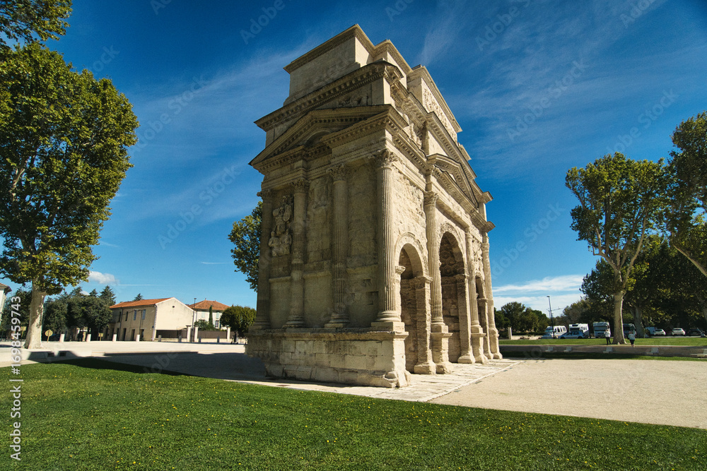 Obraz premium Roman triumphal arch, historical building in Orange city (France)