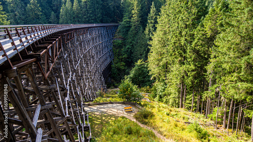 Fotografi Kinsol Trestle in Victoria, BC, Canada is a towering historic wooden railway bridge offering dramatic views  and a Cowichan Valley Trail