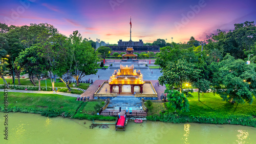 Tableau sur toile Aerial view of Phu Van Lau Pavilion (Pavilion of Edicts) in front of the Flag Tower of the Citadel in Hue, Vietnam
