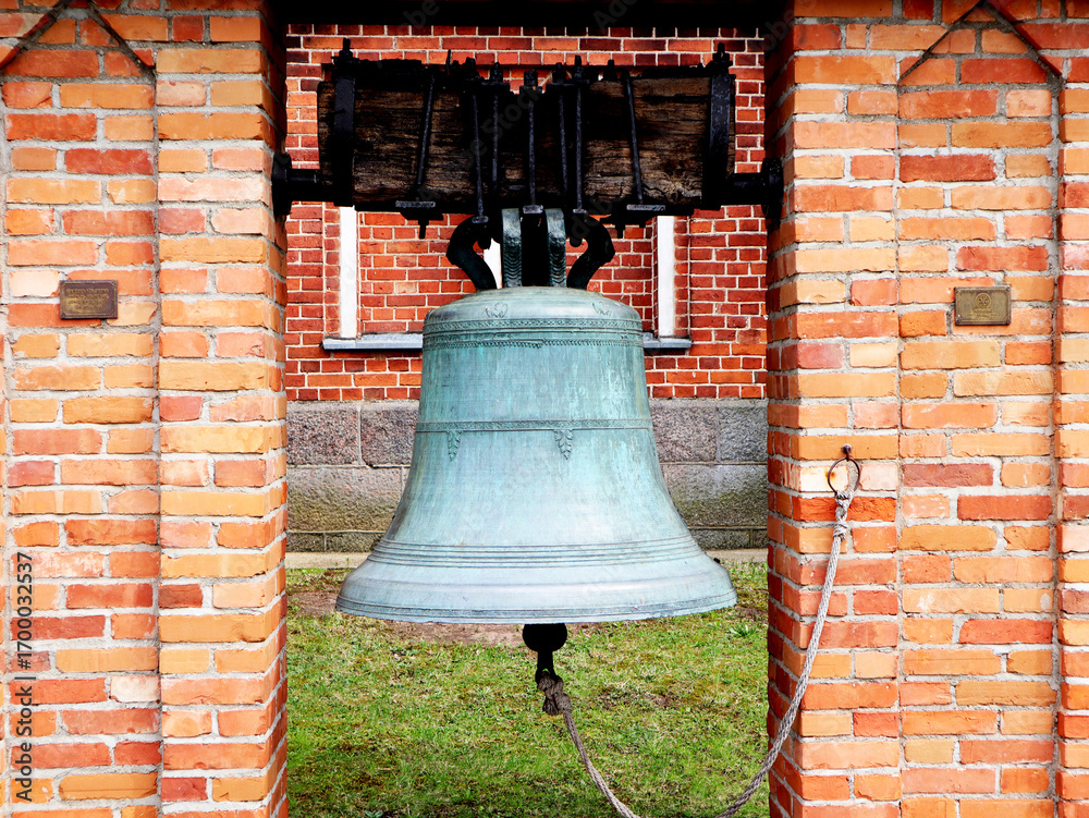 Obraz premium Antique Bell in Brick Structure