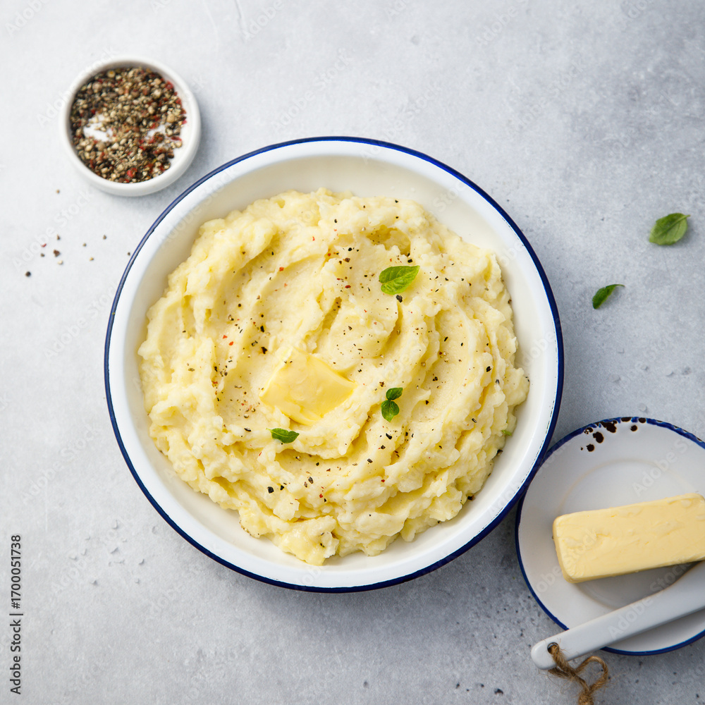 Φωτογραφία Traditional mashed potatoes with butter