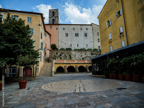Grasse, Provence Alpes Cote d'Azur, France, Var, 9/1/25. La ville de parfum. Grasse, Provenza, Francia, 9/1/25. La città dei profumi del sud della Francia con la vista sul mar mediterraneo