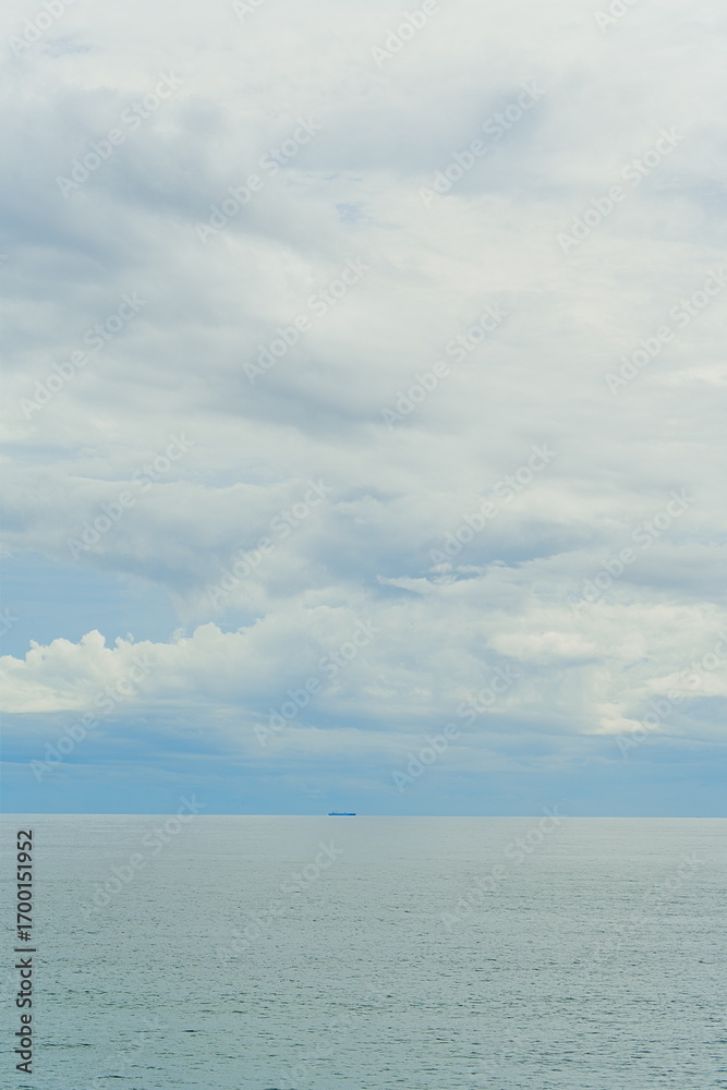Obraz premium 雲空と海