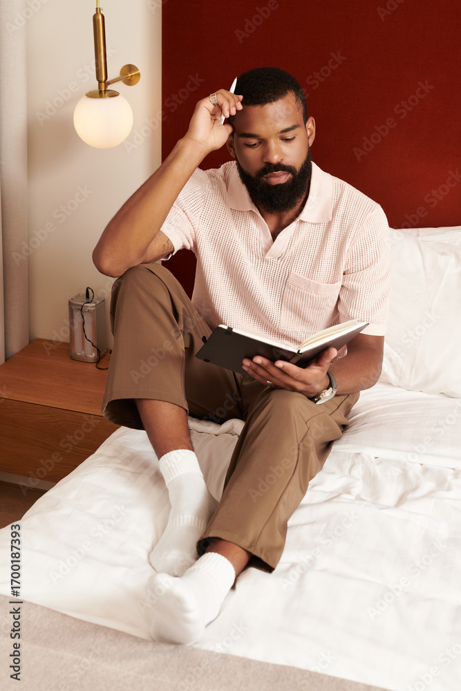 Fototapeta premium Relaxing in a chic hotel room: An inspiring moment during travel
