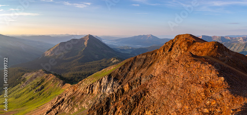 Fotografía This scenic sunrise panorama features Mars-like, orange-colored Mt