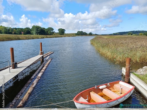 Fotografie Bodden und Fluss mit Anlegestelle auf Rügen
